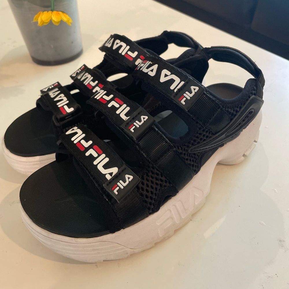 Fila disruptor sandals